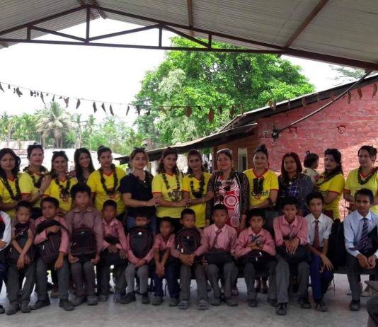 फेसबुक पेज बुहारी समुह द्वारा गौरादहका बिद्यार्थिलाई सहयोग