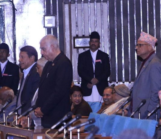 भ्रष्टाचारमा मुछिएका गच्छदार निर्दोष भन्दै कांग्रेसबाट संसद अवरुद्ध