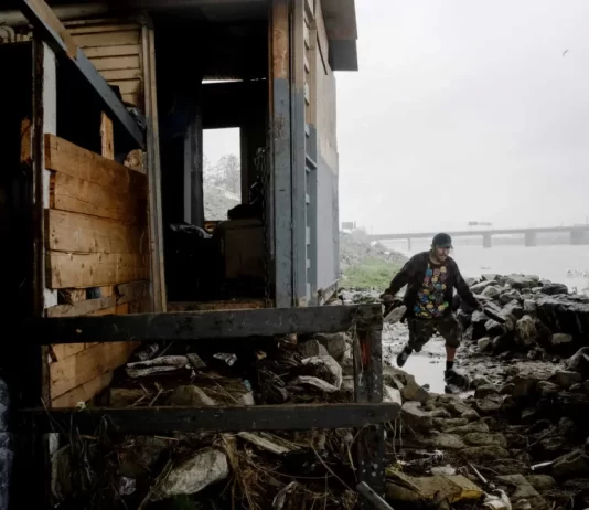 अमेरिकाको क्यालिफोर्नियामा आँधी, १९ जनाको मृत्यु