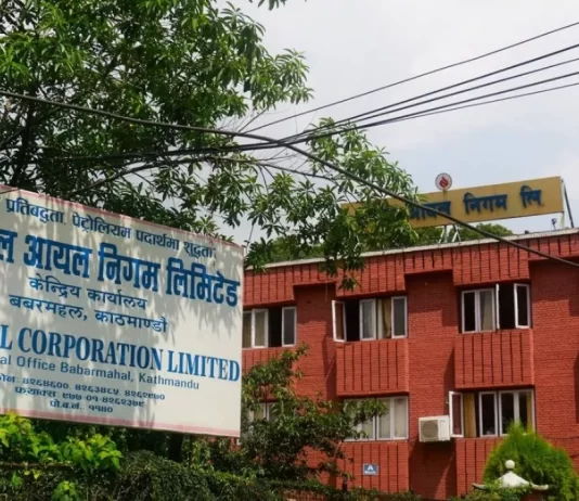 सचिवले बैठक टार्दा इन्धनको मूल्य घटाउने प्रधानमन्त्रीको निर्देशन तत्काल कार्यान्वयन नहुने