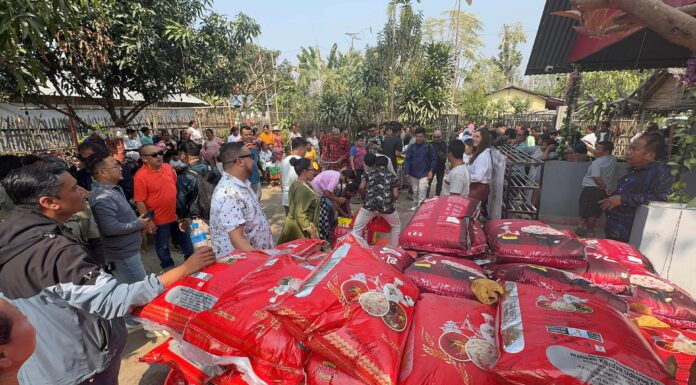 विश्वासका हातहरूबाट आशाको अन्न: बेलडाँगी–३ एबीसी चर्चमा २५० परिवारलाई राहत सहयोग